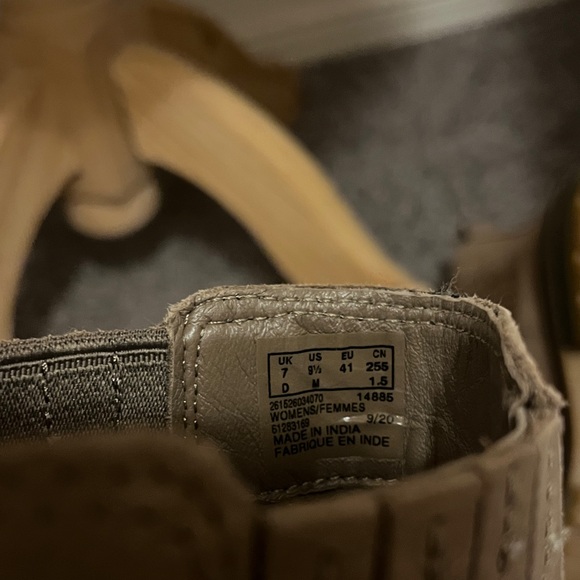 CLARKS Orianna Nubuck Ankle Womans Boots - Picture 3 of 5